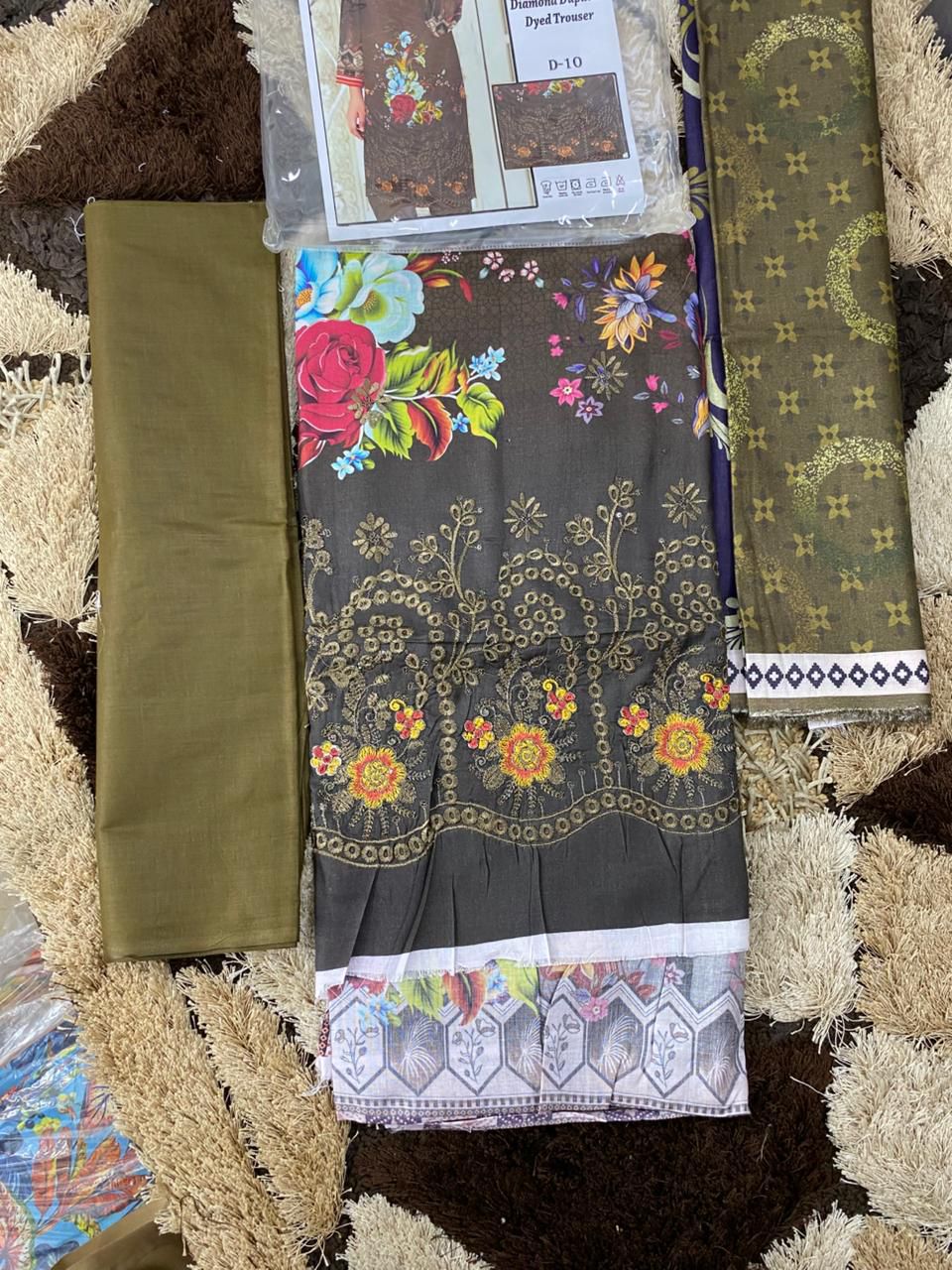 Digital Lawn 3 Piece | Elegant Embroidered Suits - Hurain Arts